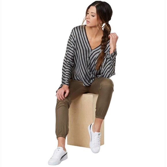 Free People Top - Picture 1 of 7